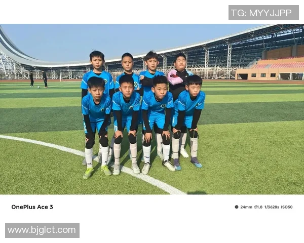 踢足球男子的激情与梦想在绿茵场上绽放的青春故事